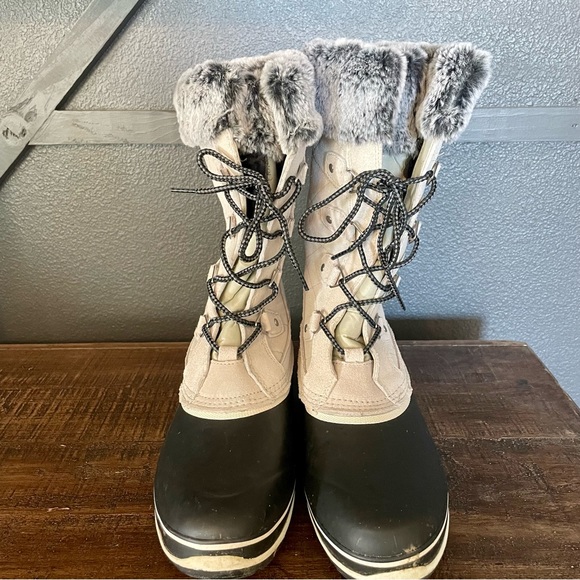 Khombu women’s size 9 Emily cream winter boot with faux fur trim. - Picture 3 of 10